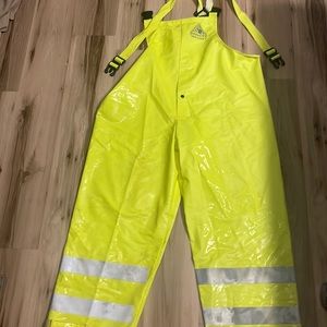 Bulwark FR rain pants size lrg
